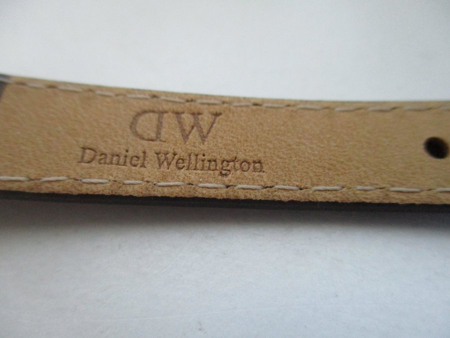 Helt ny Daniel Wellington klocka armbandsur svart läder damklocka