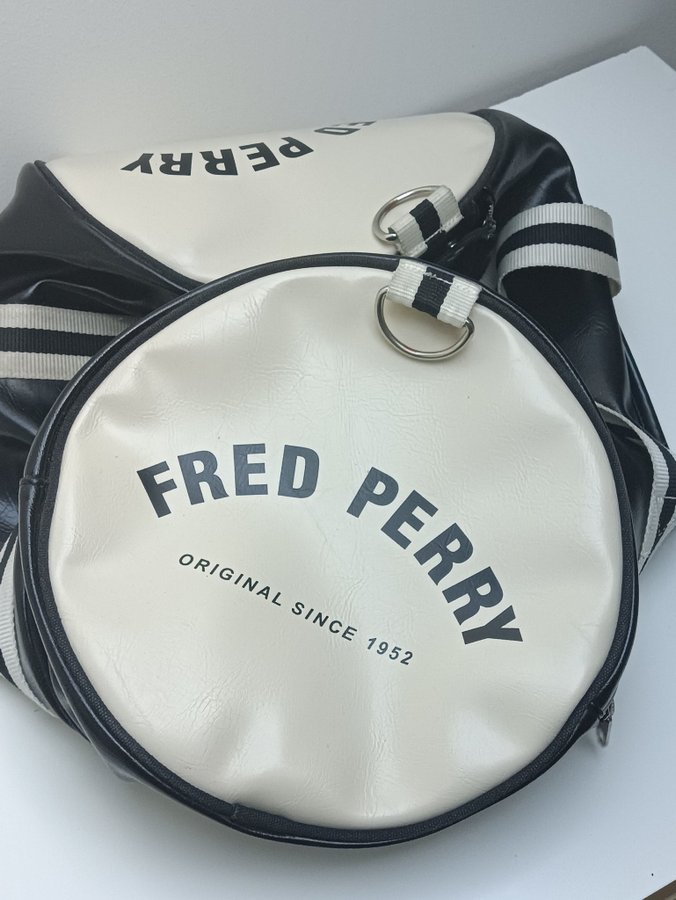 Fred Perry axelremsväska i bra skick!