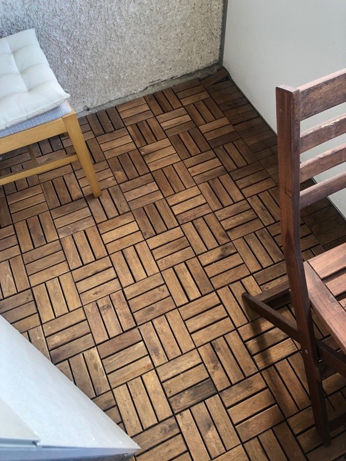 Balkongmöbler säljes (bord stolar golv)