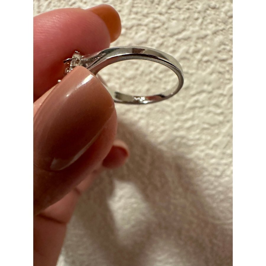 Ny ring i silver 925 pläterade stämplade förlovnings ring str 17mm