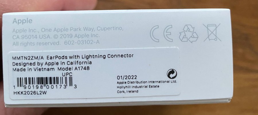 Apple Earpods with lightning connector