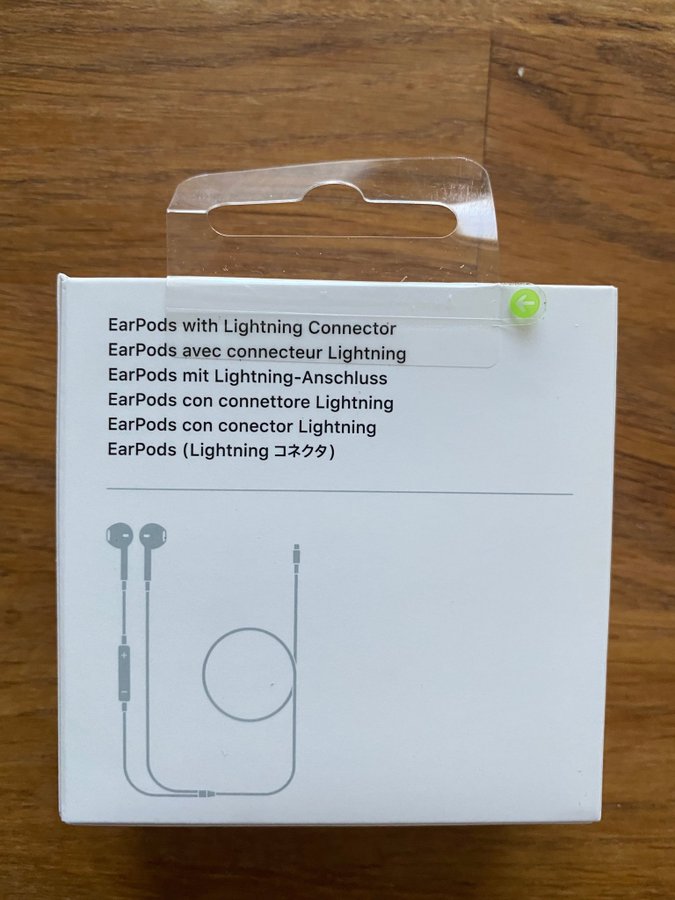 Apple Earpods with lightning connector