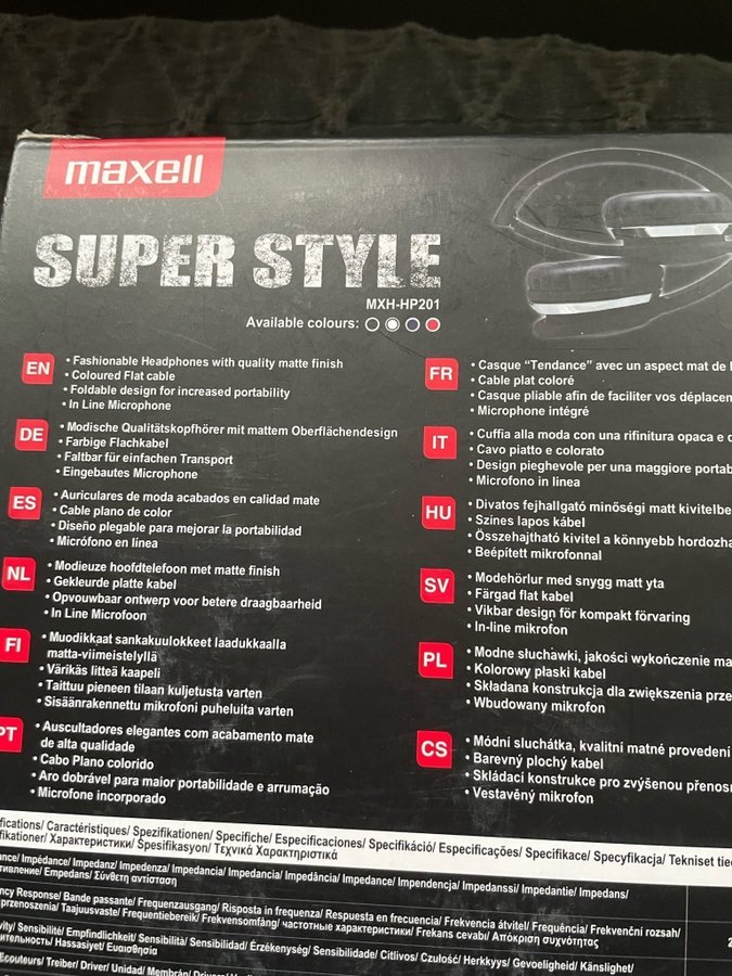Helt nya oanvända vita Hörlurar Maxell Super Style in Line mikrofon!