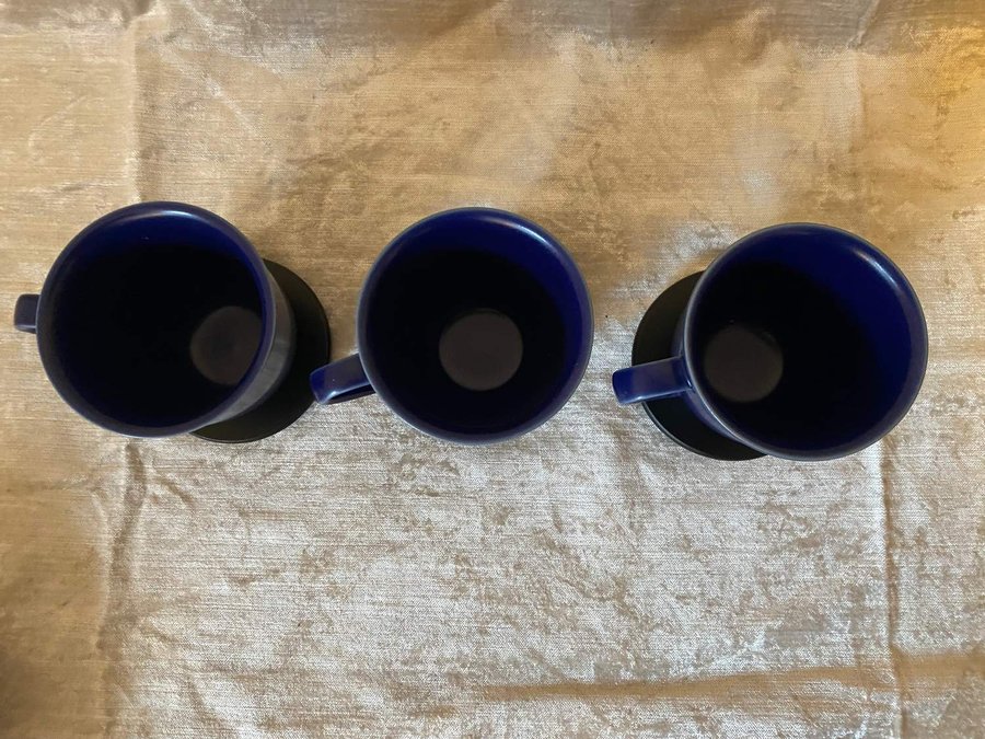 3 mörkblå muggar - Höganäs Keramik - Mugg Design M-L Hellgren