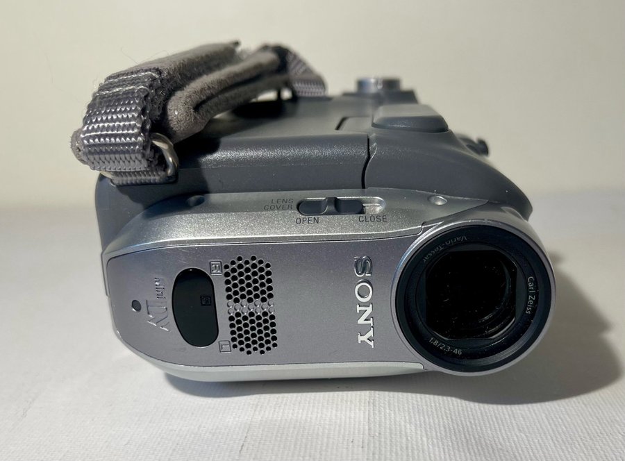 Sony Handycam DCR-HC19E PAL MINIDV Videokamera