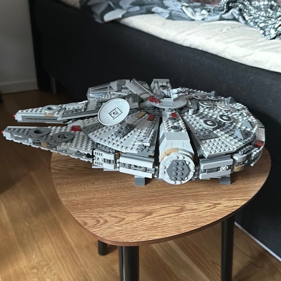 LEGO Star Wars Millennium Falcon