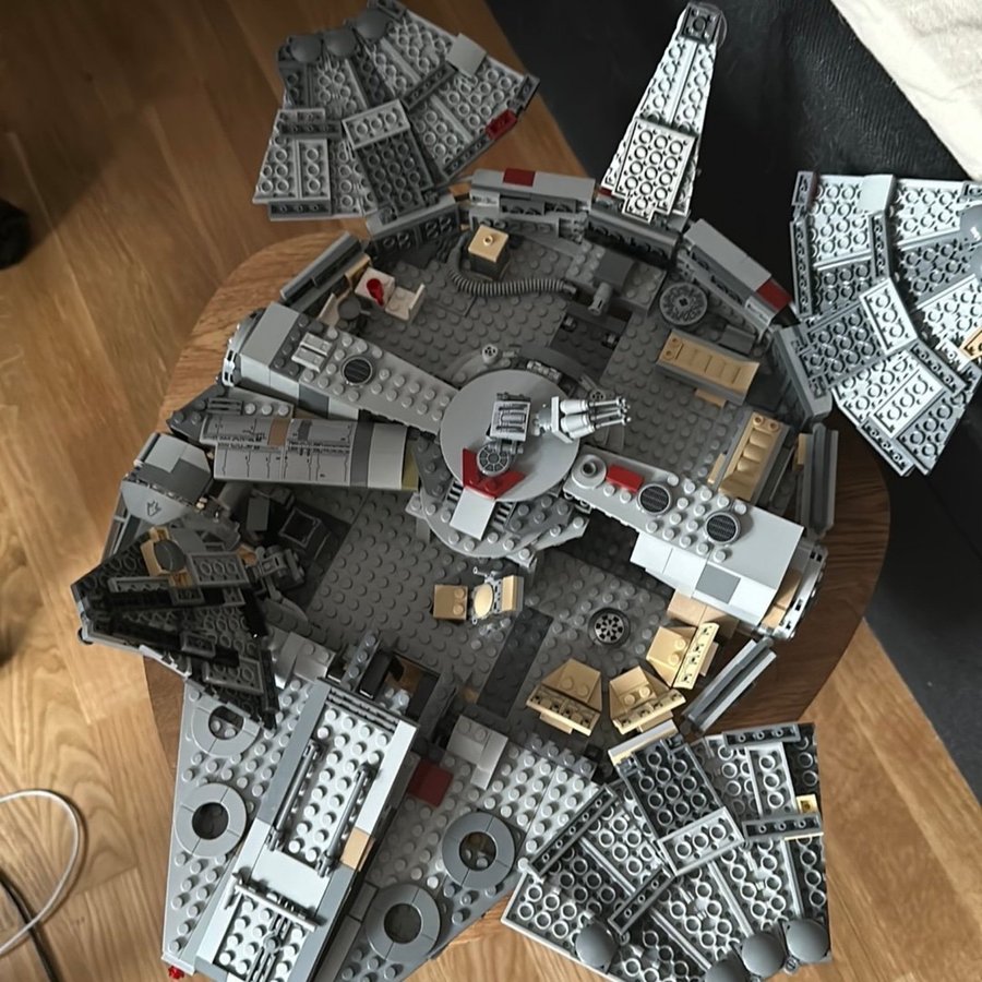 LEGO Star Wars Millennium Falcon