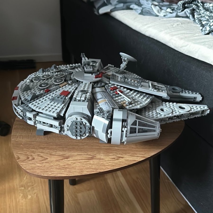 LEGO Star Wars Millennium Falcon