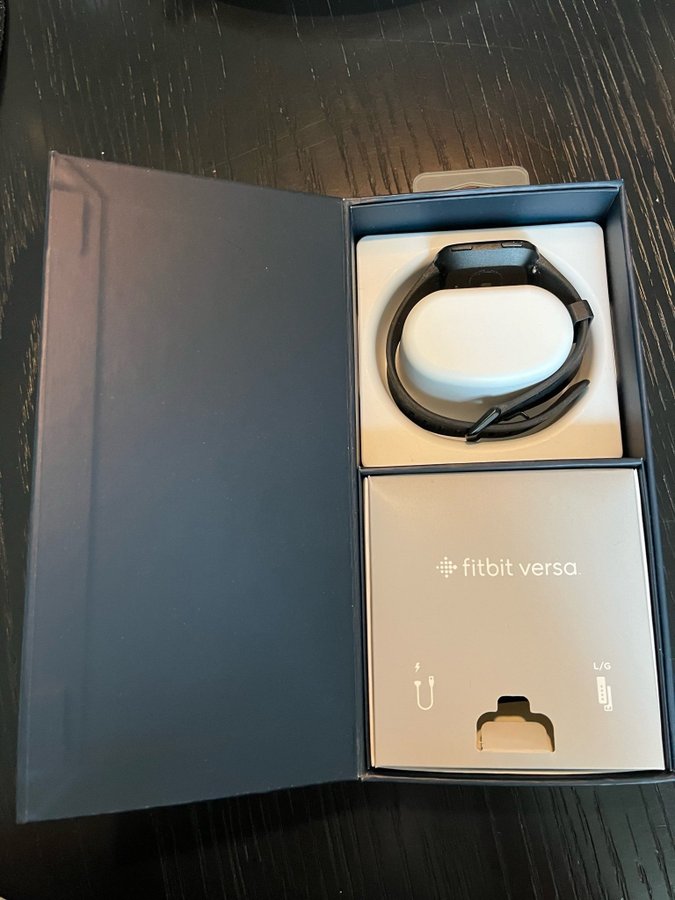 Oanvänd FitBit Versa 1 SmartWatch