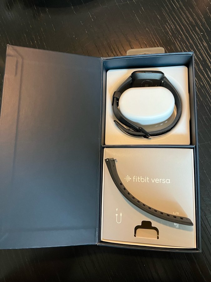 Oanvänd FitBit Versa 1 SmartWatch