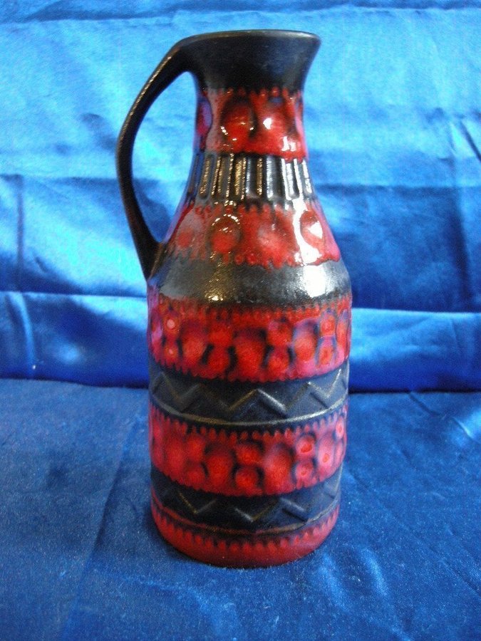 Fin röd-orange kanna/ urna/ vas i glaserad keramik från WGERMANY Tyskland