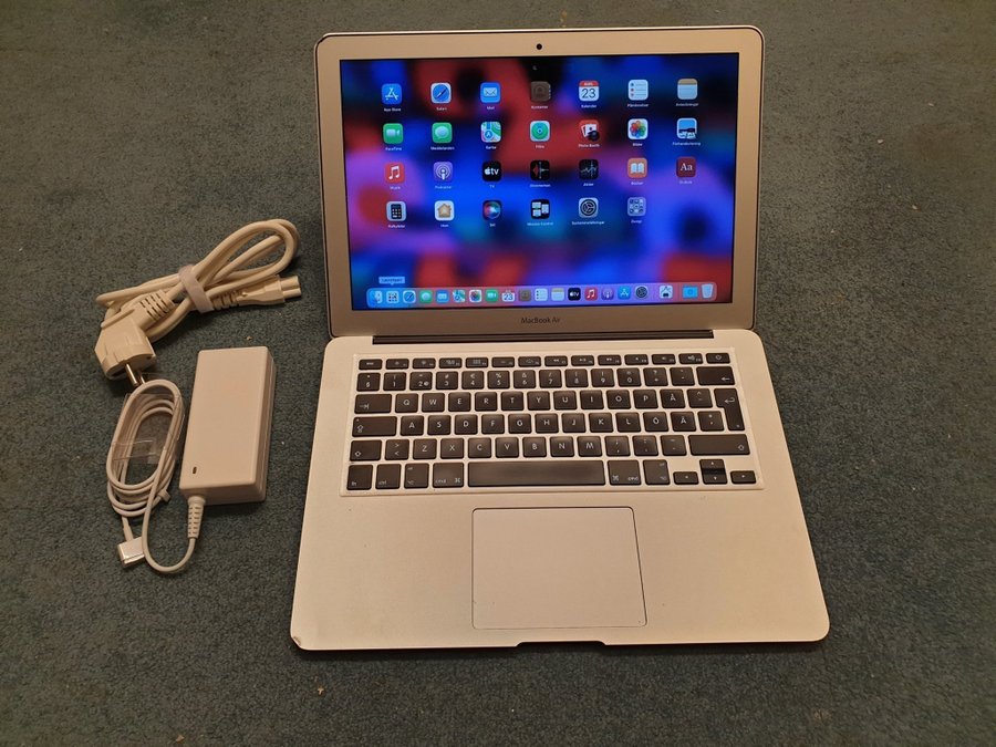 MacBook Air 13” 2017 8GB DDR3 128 GB SSD