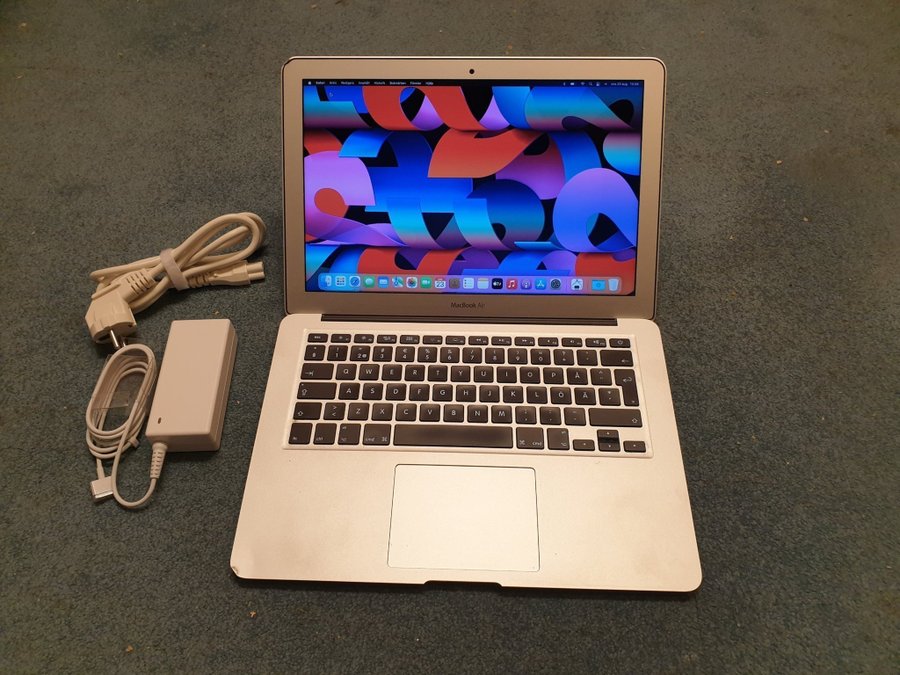 MacBook Air 13” 2017 8GB DDR3 128 GB SSD