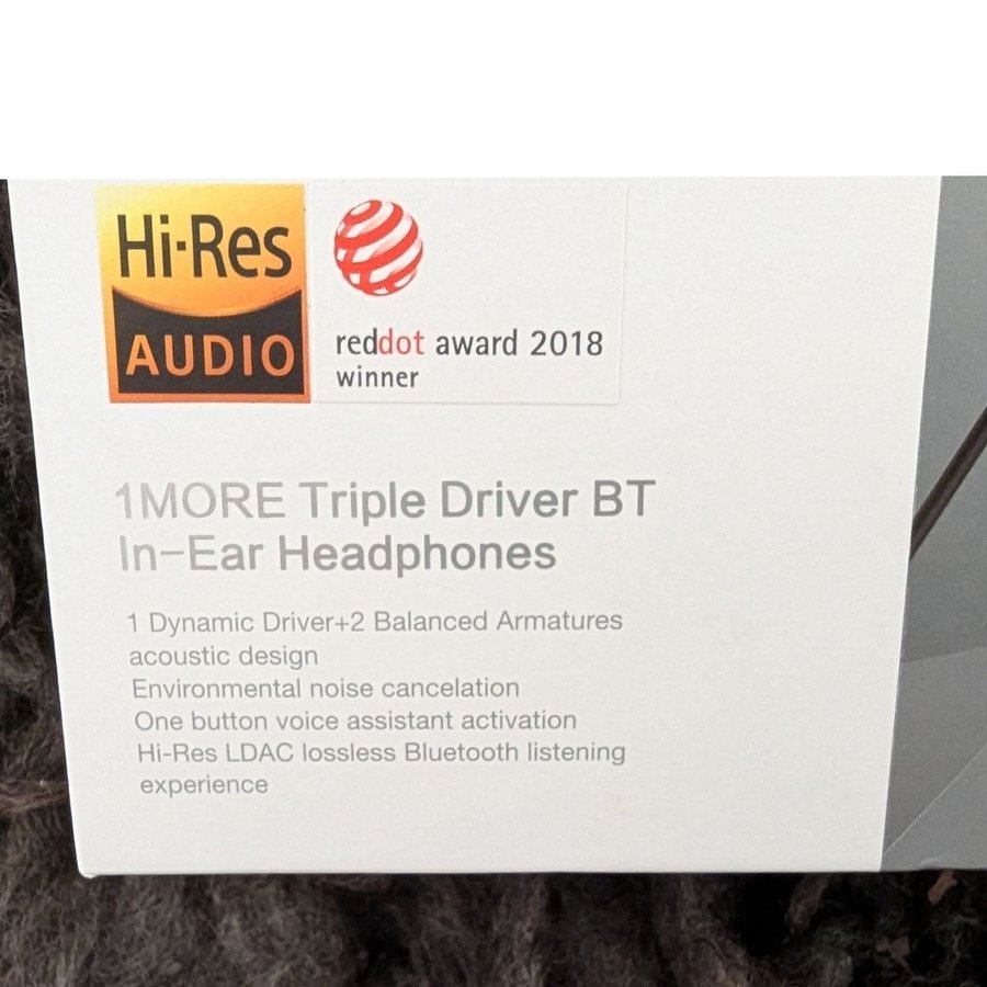 1More Triple Driver Bluetooth in ear headphones