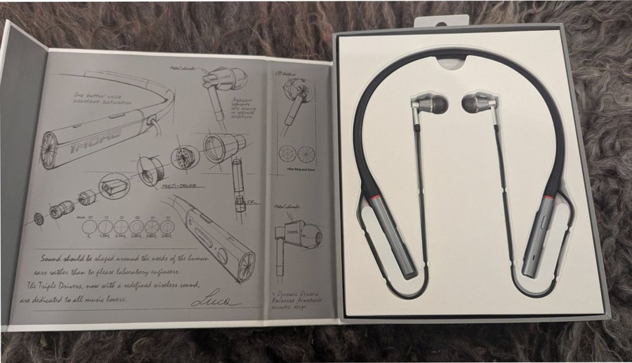 1More Triple Driver Bluetooth in ear headphones