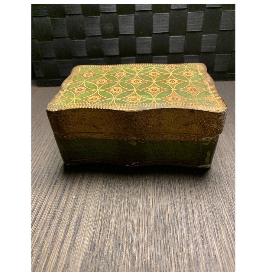 Italiano Florentine Wooden gold gilt Green Jewelry keepsake trinket box CR