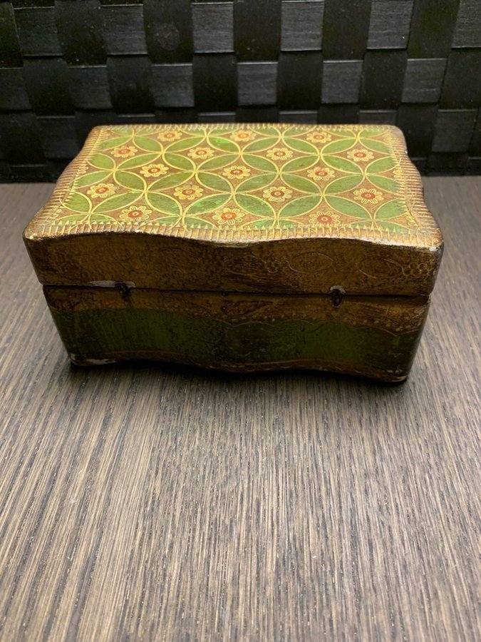 Italiano Florentine Wooden gold gilt Green Jewelry keepsake trinket box CR