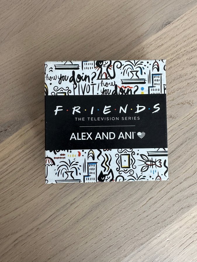 Oanvänt Alex and Ani armband med Friends berlocker