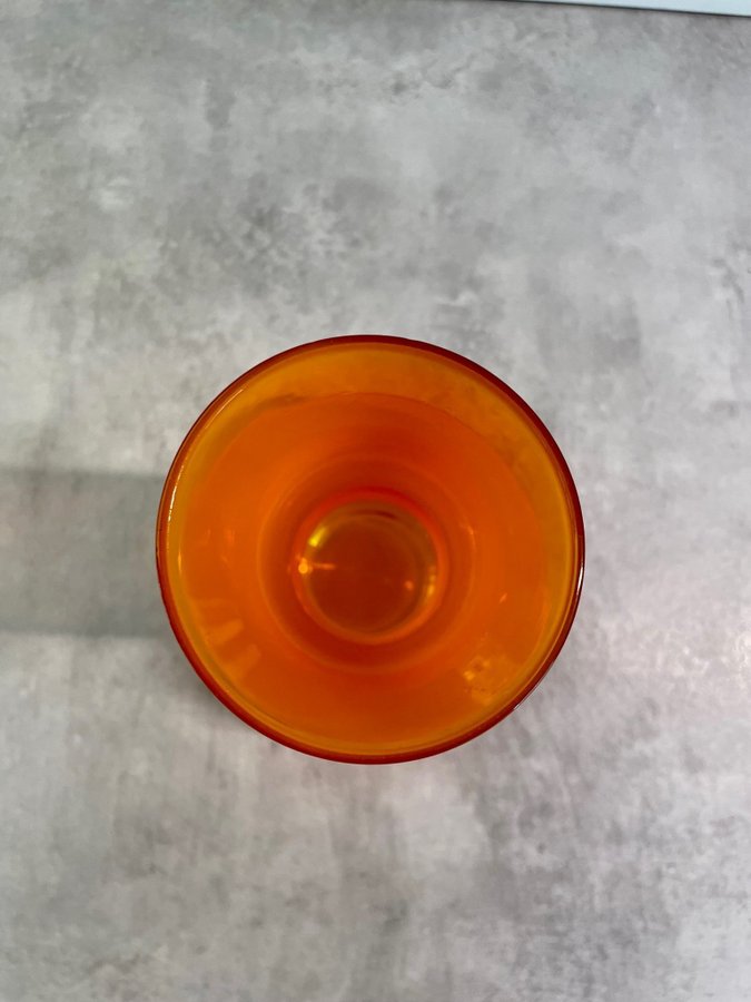 Vas i glas orange nyans - Bo Borgström - Åseda - Svenskt glas retro antik