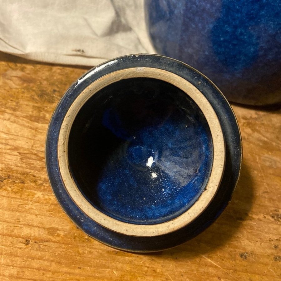 Tekanna härligt blå keramik märkt Jette Andersen Danmark