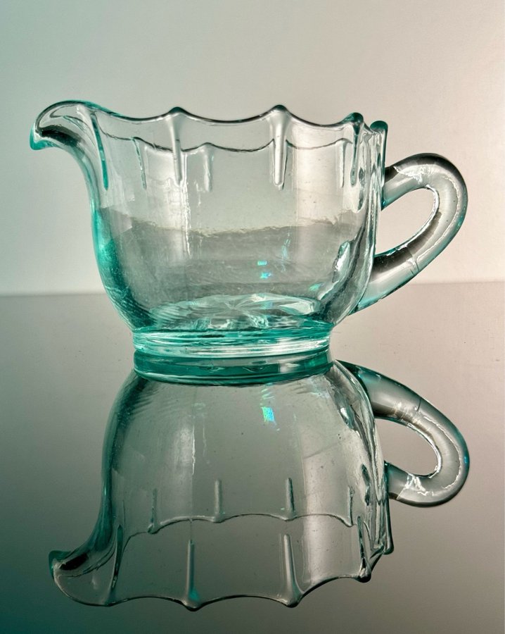 Gräddsnipa - uranglas uran uranium glass / antikt retro glas