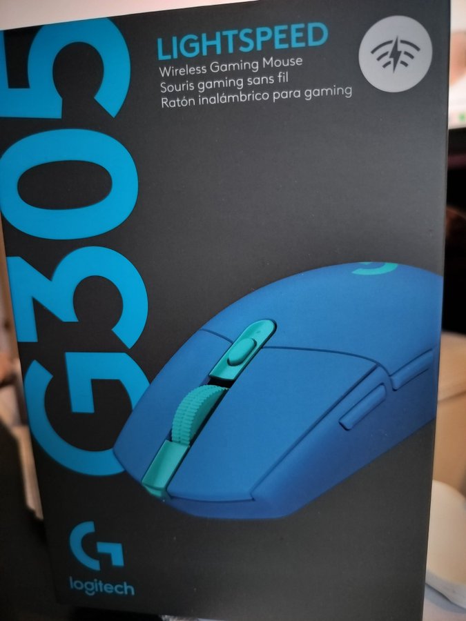 Logitech G305 blå mus och G240 matta