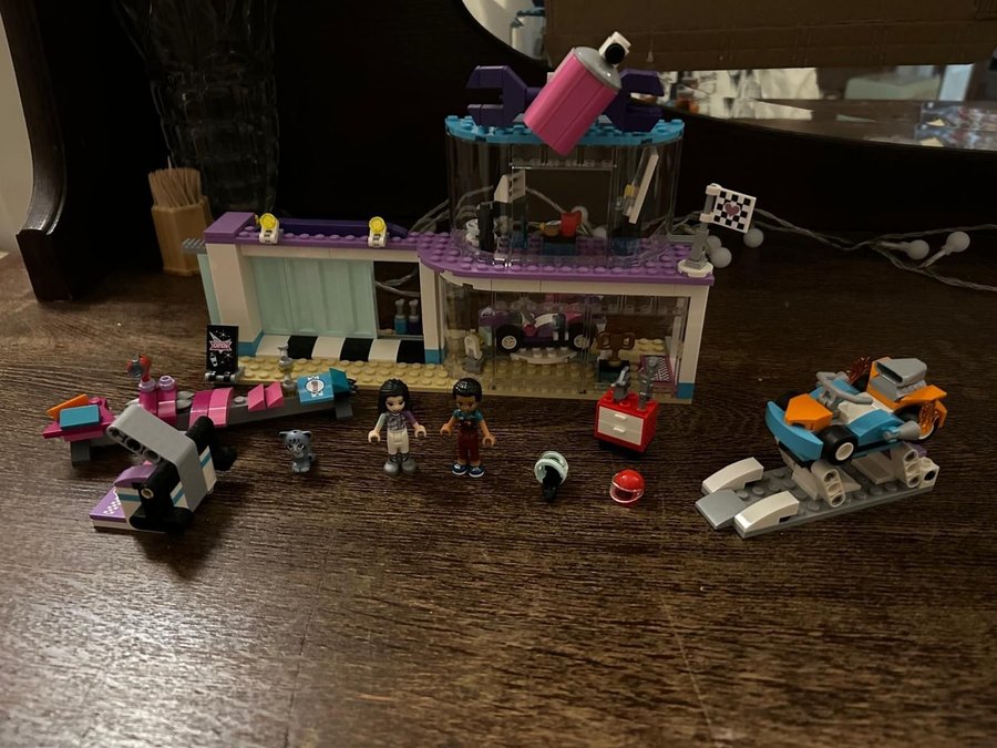 LEGO Friends 41351 - Heartlake City Racershop