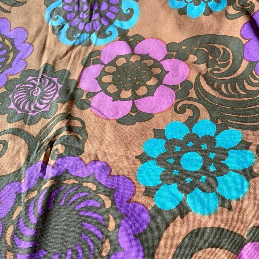 25 m tryckt togy Textil - rejäl bomull - retro blommor 60 70tal äldre tyg