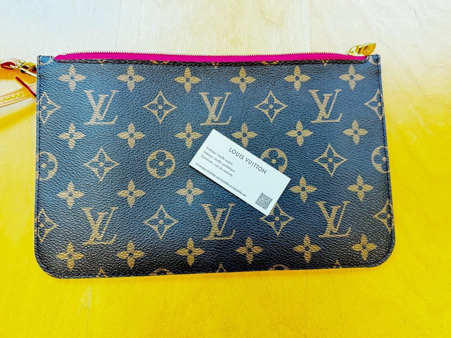 Louis Vuitton clutch inköpt 2024