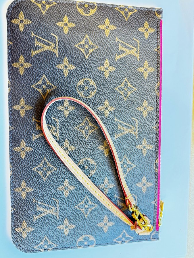 Louis Vuitton clutch inköpt 2024