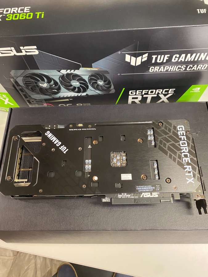 Asus TUF RTX 3060 Ti GPU i Nyskick Grafikkort