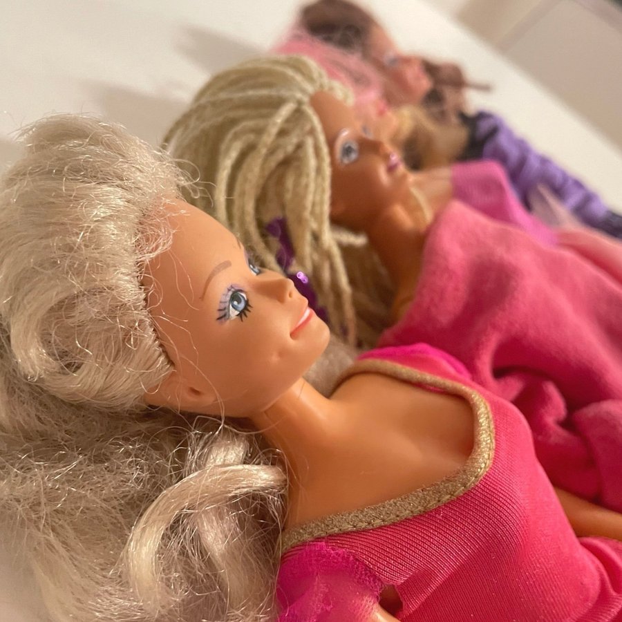 4 Fashion Dolls (Dreadlocked doll Vintage Princesses)