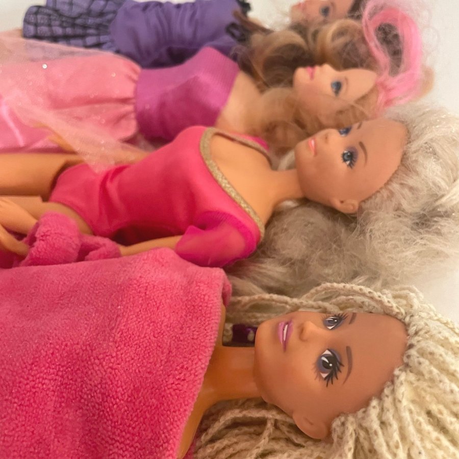 4 Fashion Dolls (Dreadlocked doll Vintage Princesses)