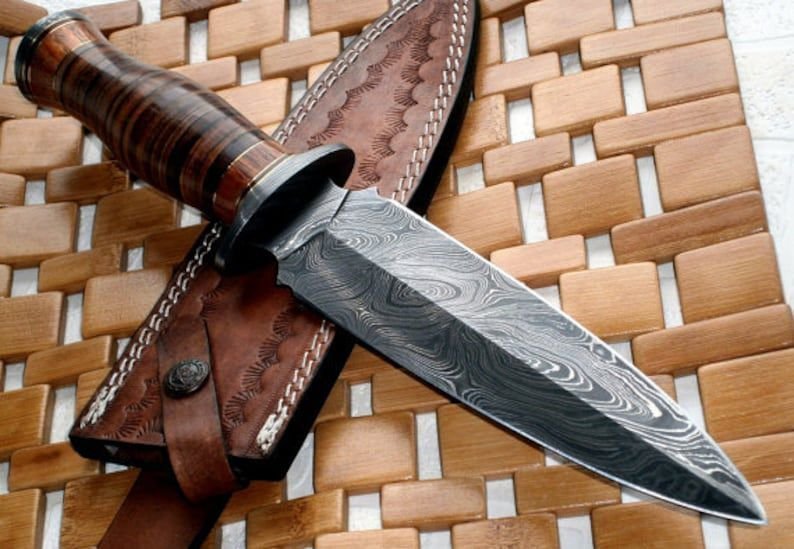 Damascus Steel Handmade Hunting dagger Knife with Leather Cover