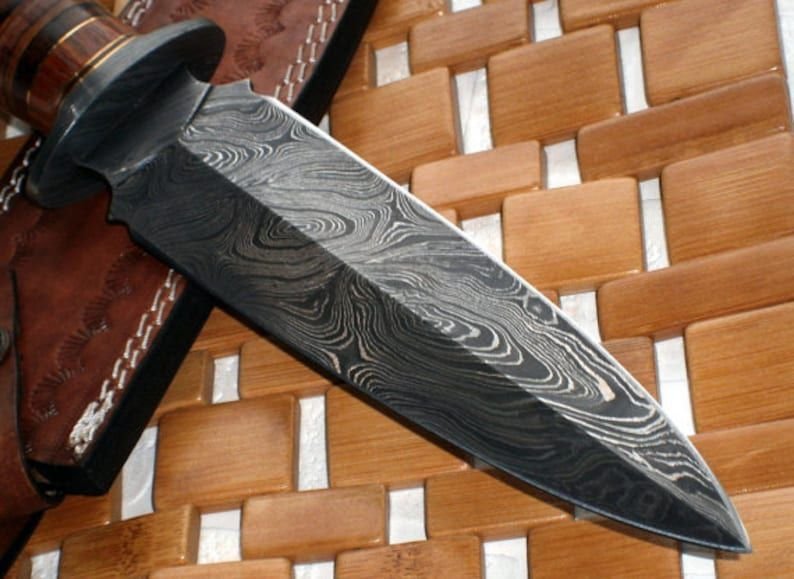 Damascus Steel Handmade Hunting dagger Knife with Leather Cover
