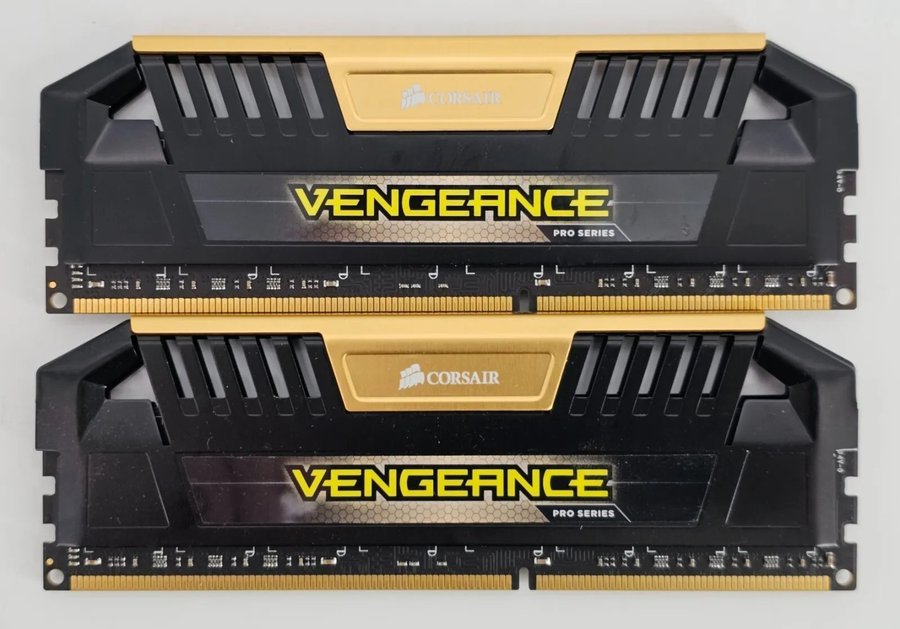 16GB (2x8GB) DDR3-2400 MHz Corsair Vengeance Pro CMY16GX3M2A2400C11R 2400MHz