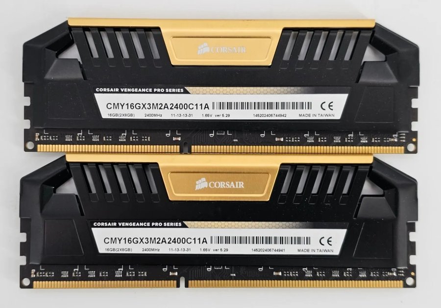 16GB (2x8GB) DDR3-2400 MHz Corsair Vengeance Pro CMY16GX3M2A2400C11R 2400MHz