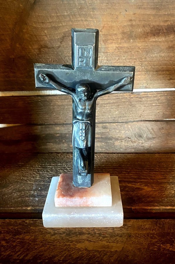 * Jesus på korset i bronze - på alabastplade