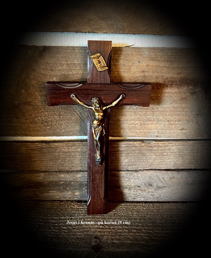 * Jesus i bronze - på korset (9 cm)