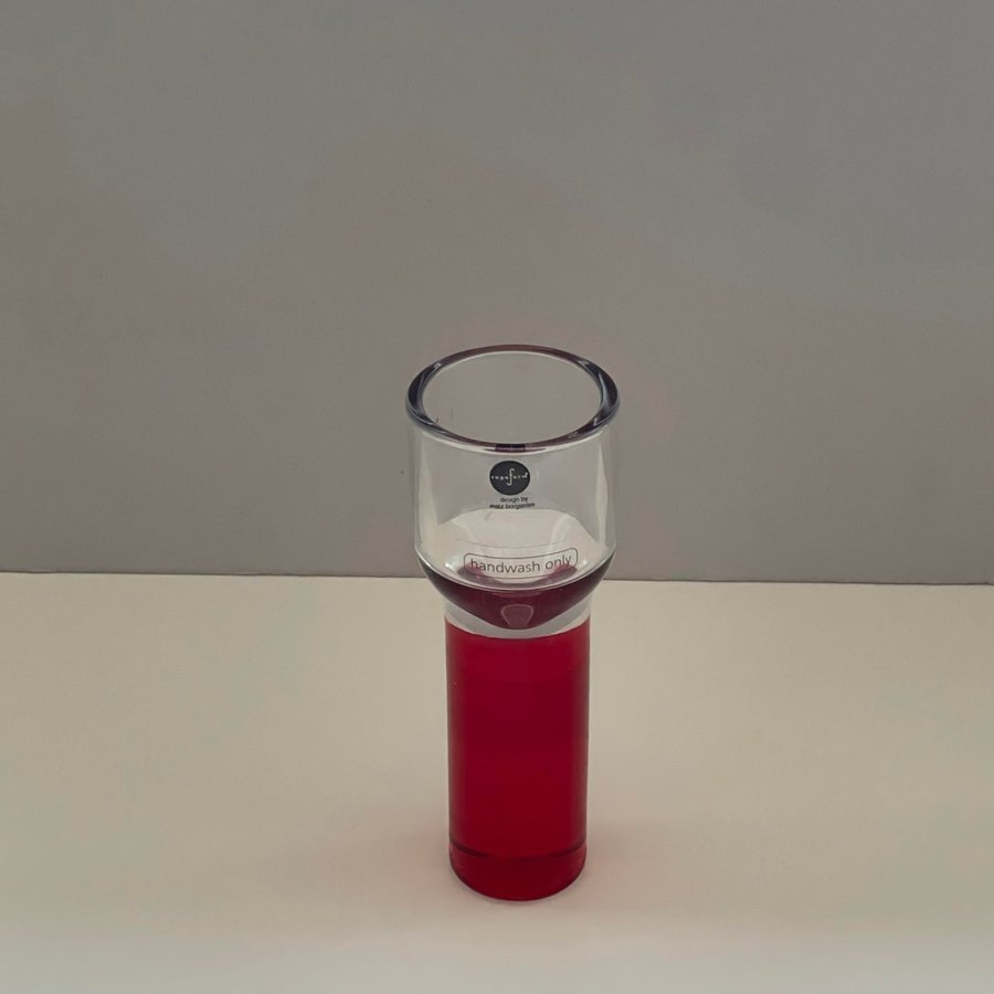 1 snapsglas från Sagaforms klubbserie i rött Design Matz Borgström