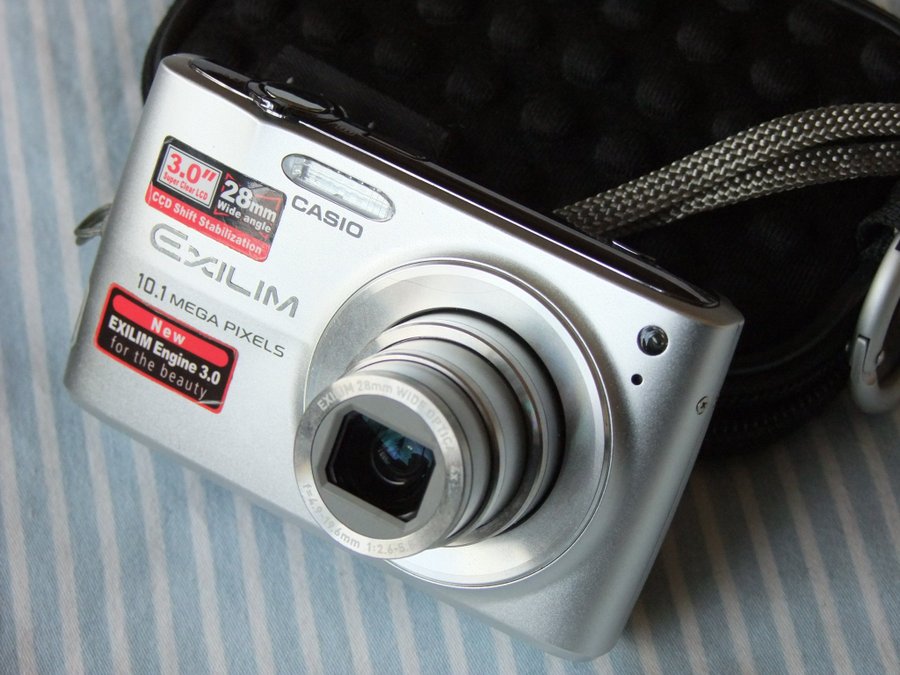 Casio Exilim EX-Z300 elegant digitalkamera med 10 Mpixlar