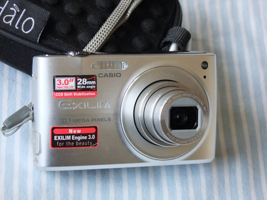 Casio Exilim EX-Z300 elegant digitalkamera med 10 Mpixlar