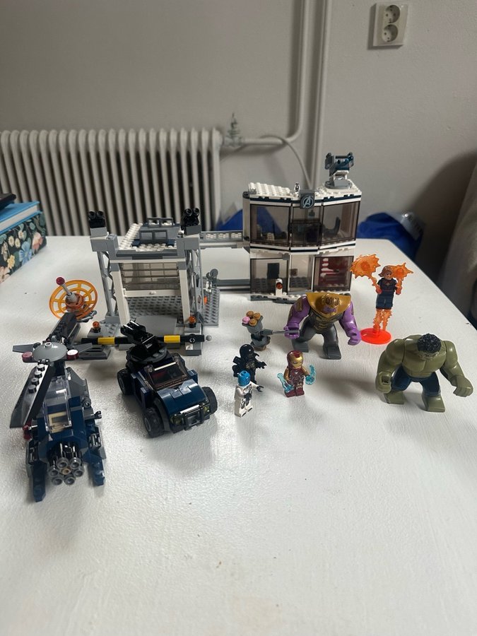 LEGO Marvel Avengers 76131 - The Avengers Compound