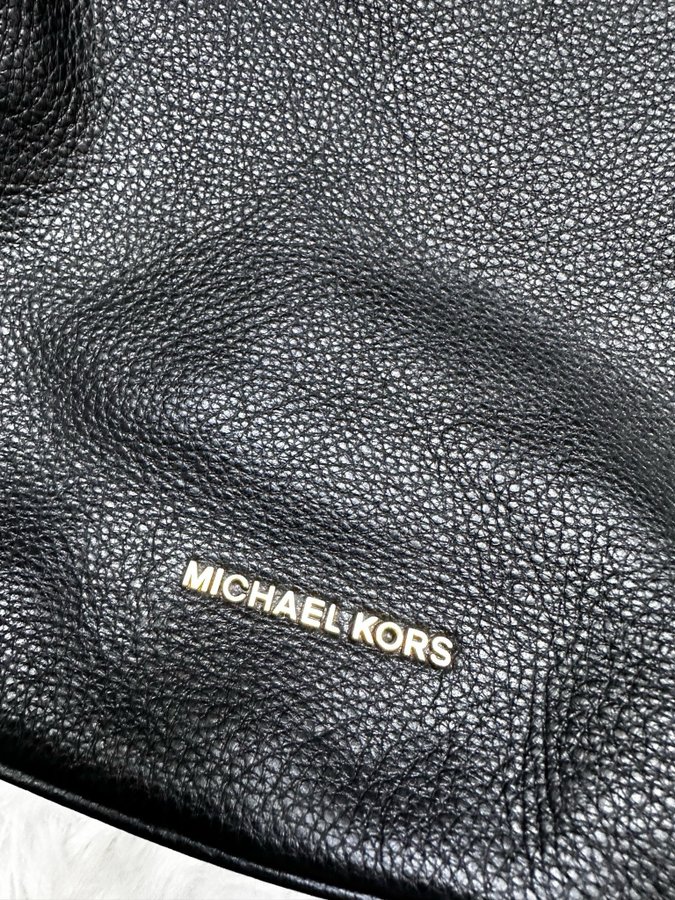 Michael Kors väska axelremsväska