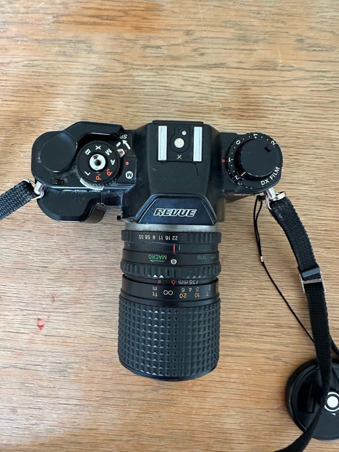 Revue AC4 SLR-kamera med objektiv