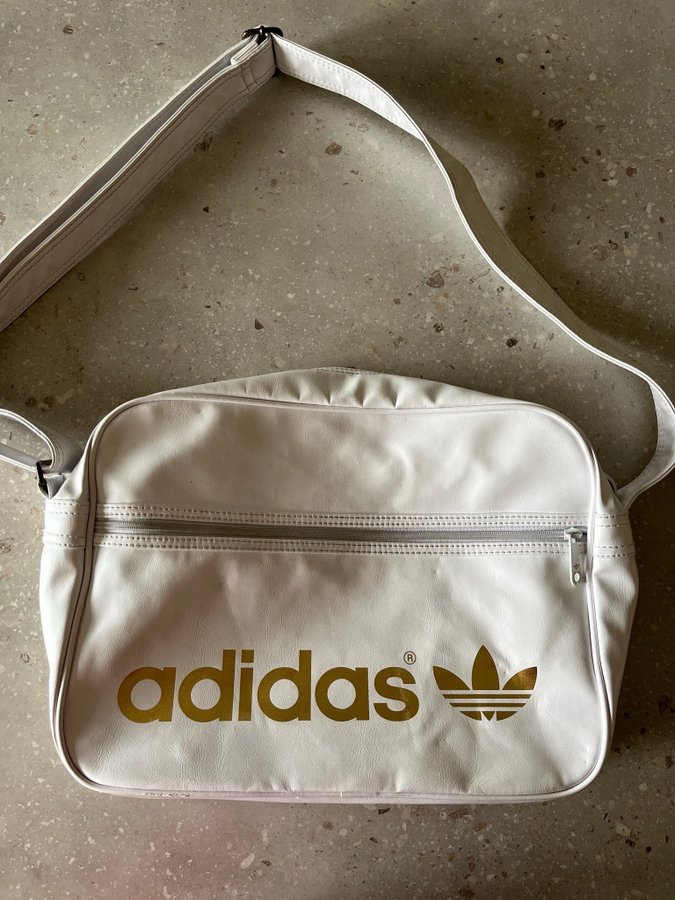 Adidas väska vit med guldlogga retro 90-tal