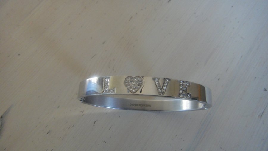 Dyrberg Kern armband LOVE II shiny försilvrad ock med små kristaller oanvänt