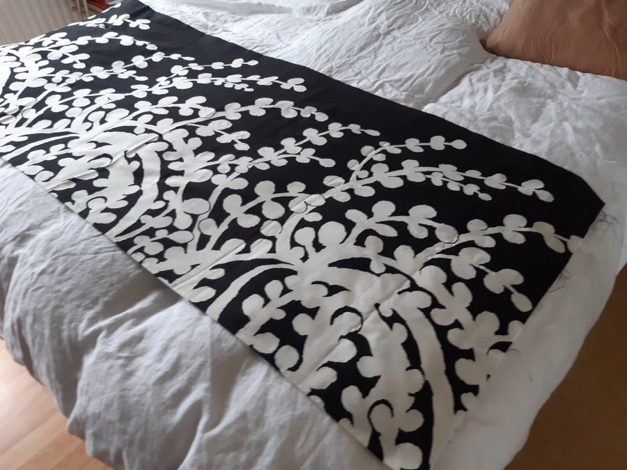 Svart vit mönstrad textil med blad och grenar Nytt NOS