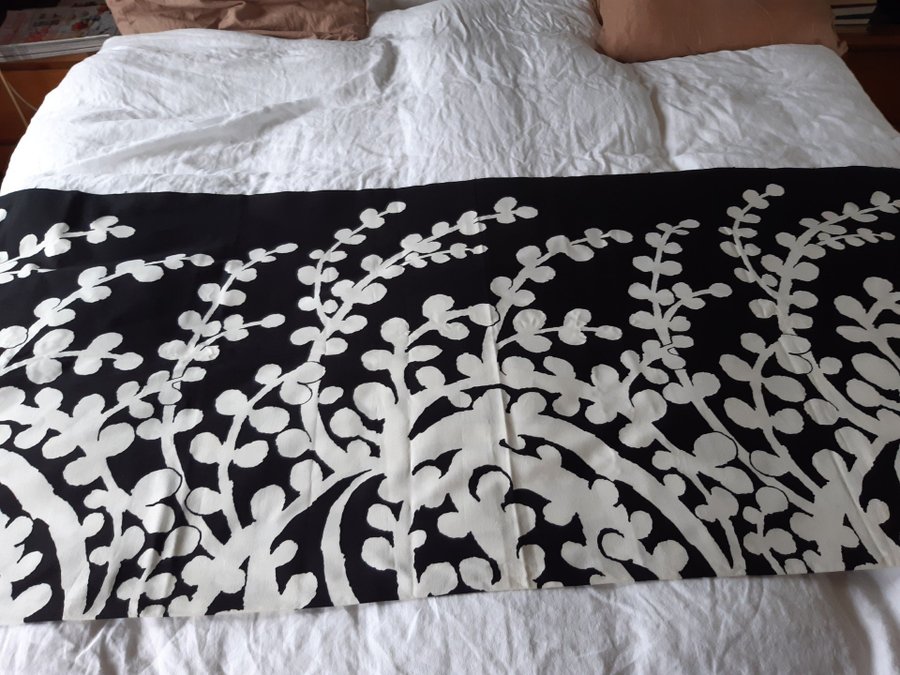 Svart vit mönstrad textil med blad och grenar Nytt NOS
