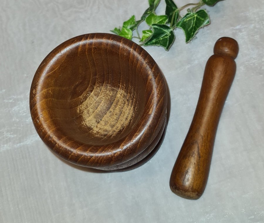 MORTEL och Stöt Båda av ÄKTA Teak - VINTAGE Höjd: 15 cm Diam: ca 95 cm RETRO